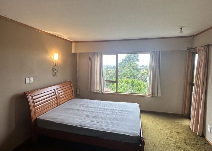  at 118 Pupuke Road, Northcote, North Shore City, Auckland
