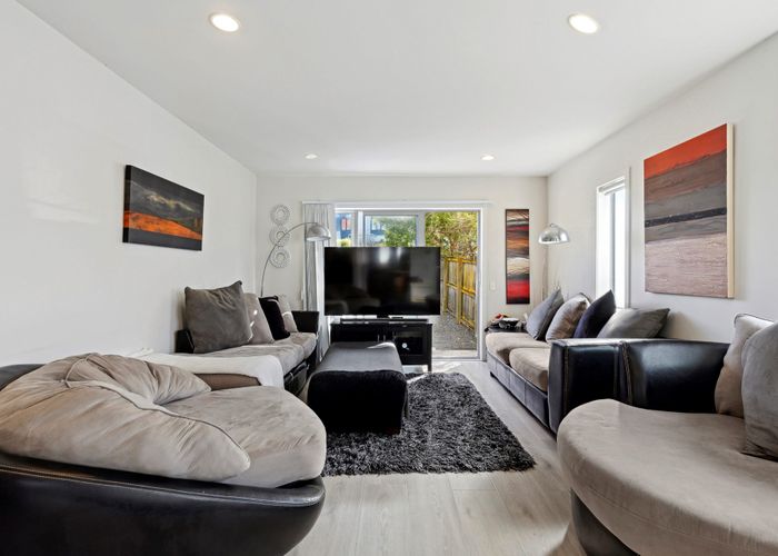  at 10/6 John Jennings Drive, Oteha, Auckland