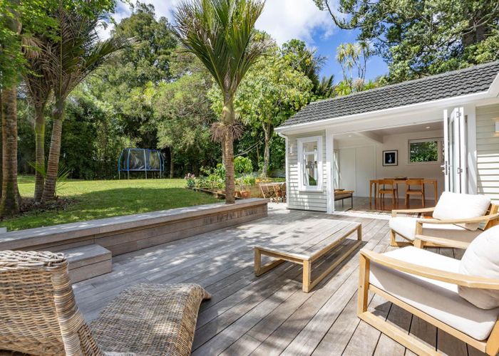 at 121 Woodlands Park Road, Titirangi, Waitakere City, Auckland