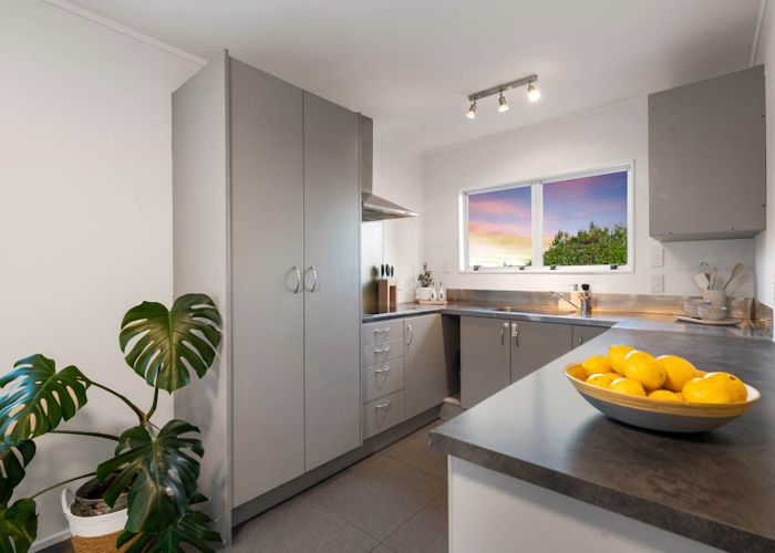  at 2/5 Cheam Place, Pakuranga Heights, Manukau City, Auckland