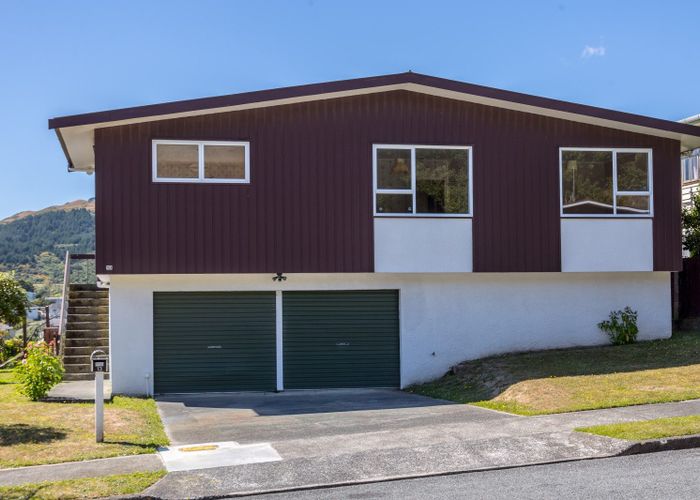  at 13 Rembrandt Avenue, Tawa, Wellington