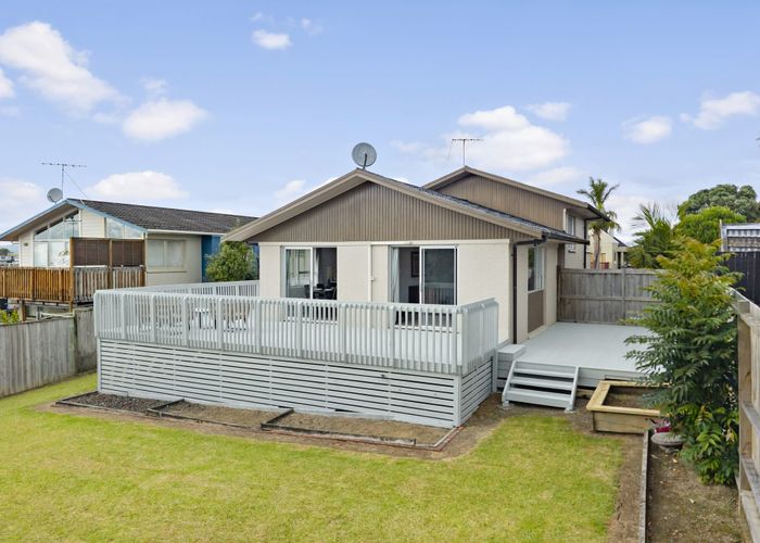  at 4 Haseler Crescent, Mellons Bay, Manukau City, Auckland