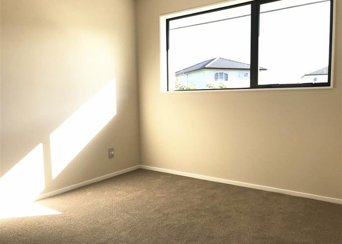  at 46E Universal Drive, Henderson, Waitakere City, Auckland
