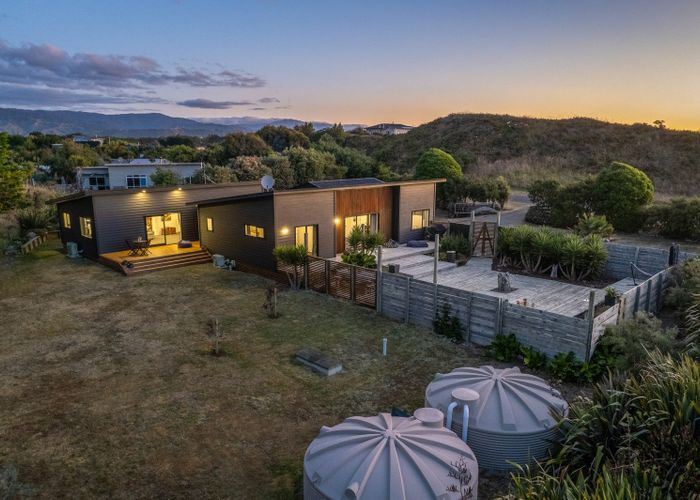  at 7 Strathnaver Drive, Waikawa Beach, Manakau
