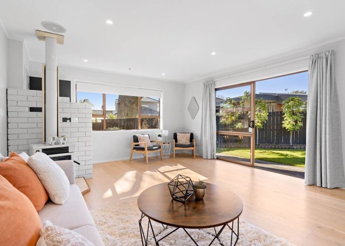  at 2/35 Miltonia Avenue, Te Atatu South, Waitakere City, Auckland