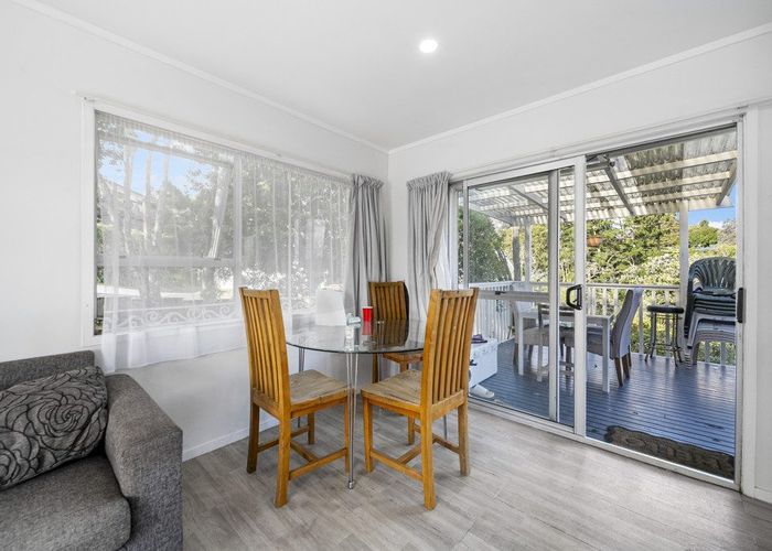  at 27 Cedar Heights Avenue, Massey, Waitakere City, Auckland