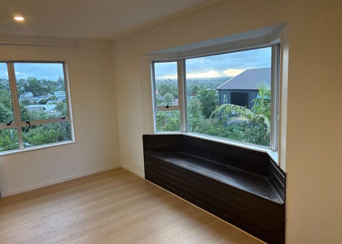  at 1/32 Waverley Ave, Glenfield, North Shore City, Auckland