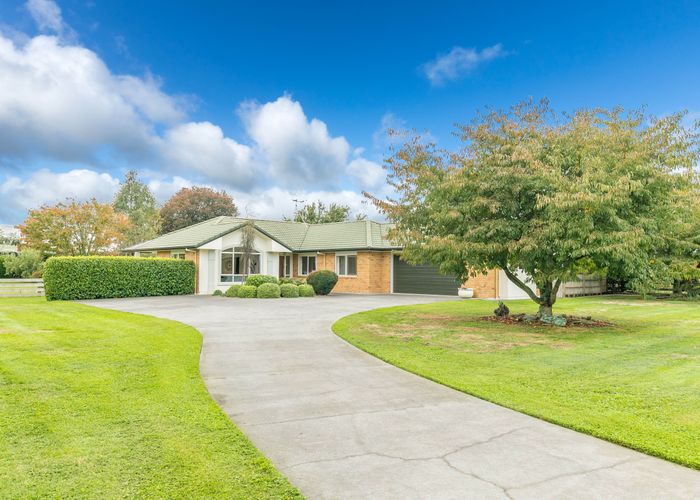  at 12 Shadbolt Drive, Leamington, Cambridge