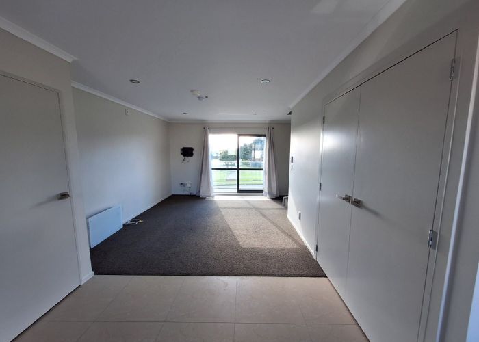  at 2/8 Kerrs Road, Wiri, Manukau City, Auckland