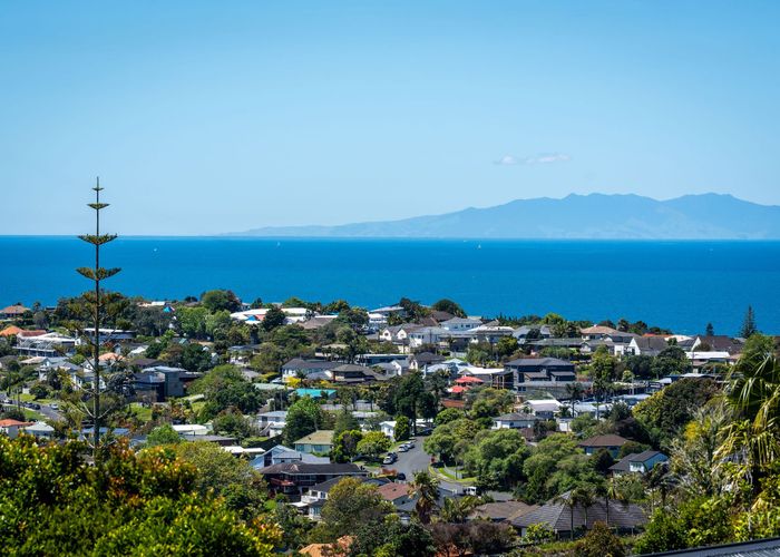  at 129 Arran Road, Browns Bay, North Shore City, Auckland