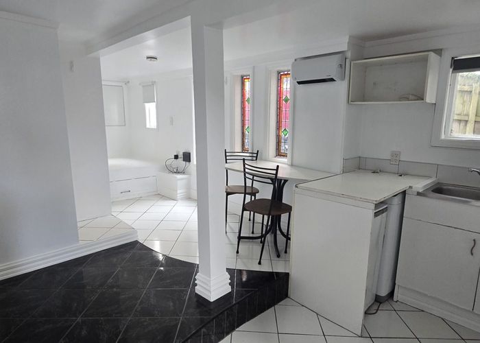  at 15 Nairn Street (lower flat), Mount Cook, Wellington, Wellington