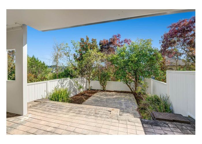  at B2/60 Masons Road, Albany, North Shore City, Auckland