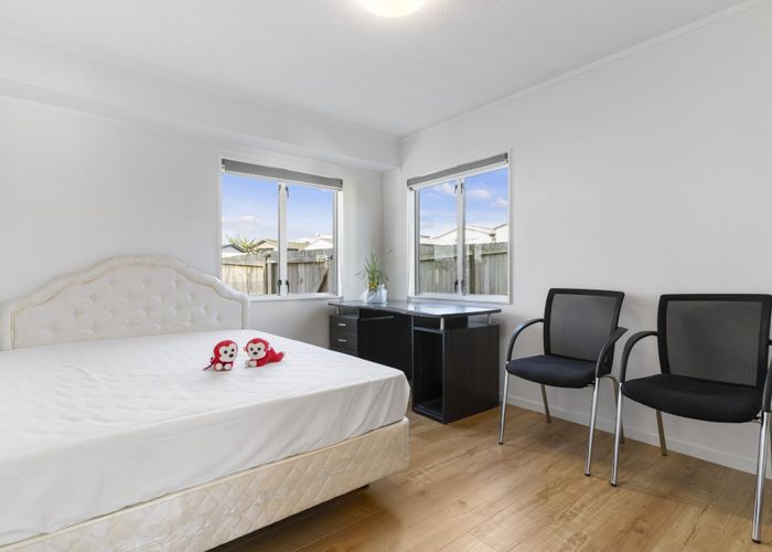  at 2/13 Greenstone Place, Clover Park, Manukau City, Auckland
