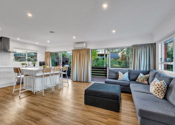  at 2/18 Lush Avenue, St Johns, Auckland