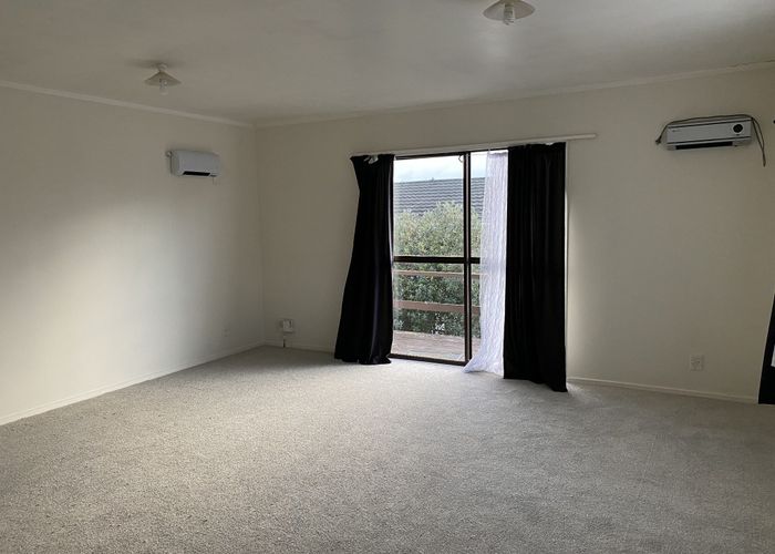  at 2/8 Quiet Street, Te Atatu South, Auckland