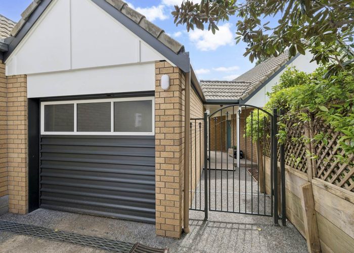 at 2/55 Moore Street, Howick, Manukau City, Auckland