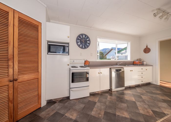  at 62 Mcgill Street, Waimangaroa, Westport