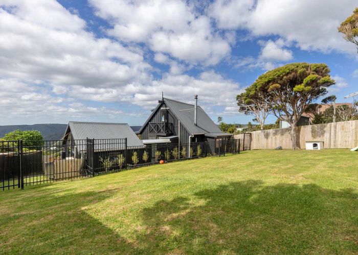  at 8 Log Race Road, Piha, Waitakere City, Auckland
