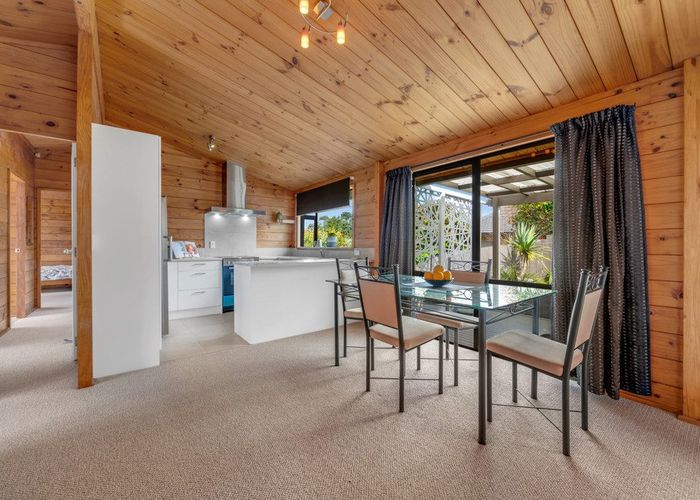  at 2/85 Cook Street, Howick, Auckland