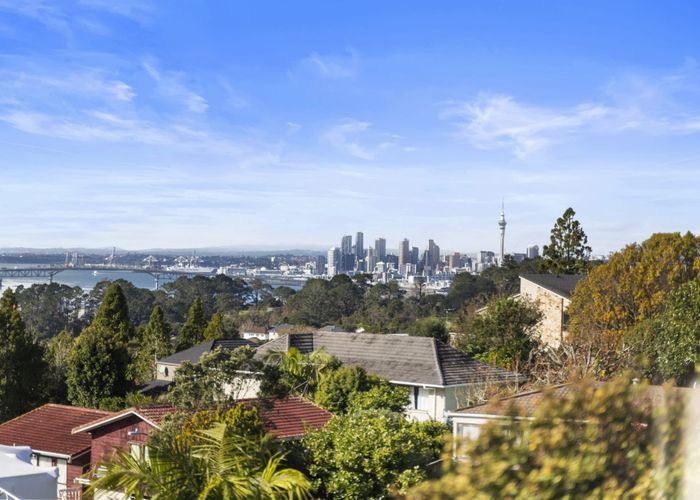  at 10 Onetaunga Road, Chatswood, Auckland
