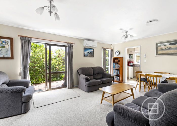  at 2/24 Glynnbrooke Street, Te Atatu South, Auckland