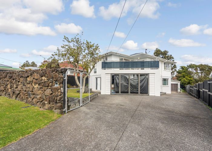  at 6 Glen Marine Parade, Glendene, Auckland