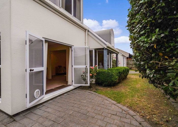  at 4 Broadfell Avenue, Avonhead, Christchurch