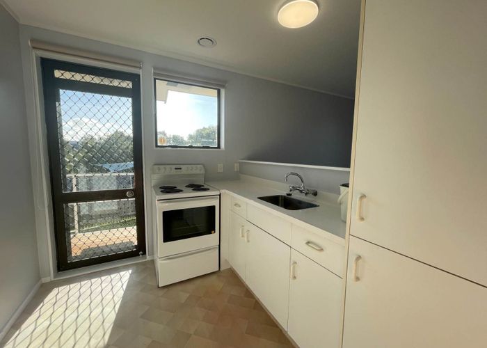  at 8/2 John Bracken Way, Beach Haven, North Shore City, Auckland