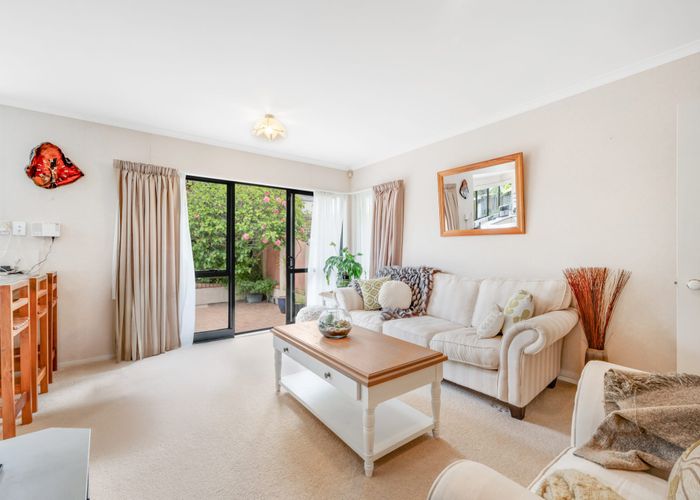  at 70 Bob Charles Drive, Golflands, Auckland