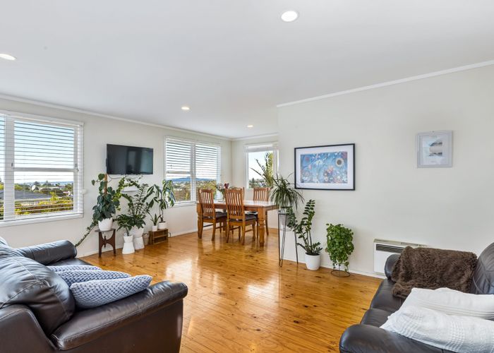  at 11 Barker Rise, Northcross, North Shore City, Auckland