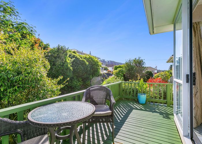  at 25 Larsen Crescent, Tawa, Wellington