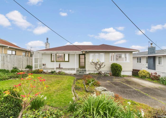  at 8 Roberts Road, Glenfield, Auckland