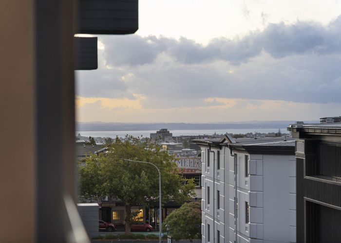  at 402/5 Hohipere Street, Grafton, Auckland