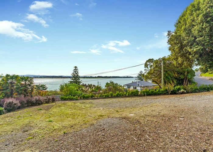  at 2/4 The Brae, Mount Pleasant, Christchurch