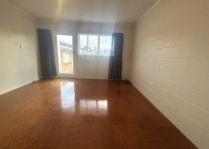  at 4/318 Te Atatu  Road, Te Atatu South, Waitakere City, Auckland