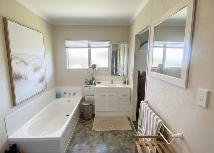  at 9b Lamia Grove, Papamoa, Tauranga, Bay Of Plenty