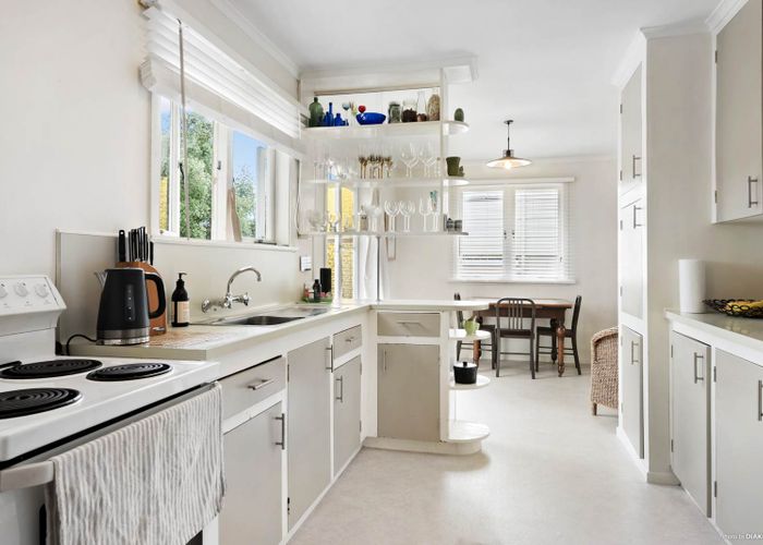  at 15 Havelock Avenue, Forrest Hill, Auckland