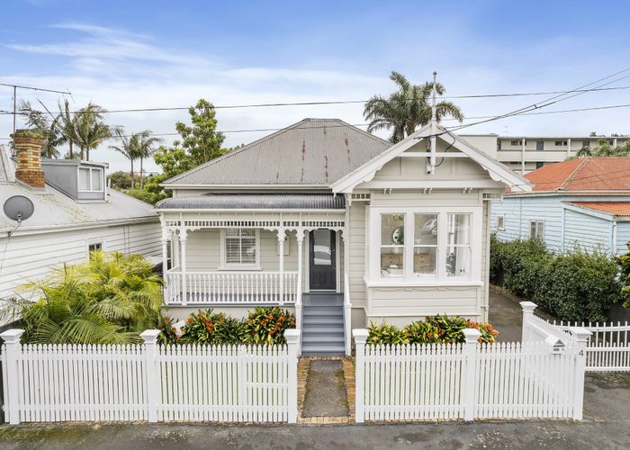  at 4 Edenvale Crescent, Mount Eden, Auckland