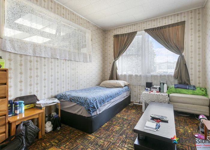  at 4 Lawford Place, Mangere, Auckland