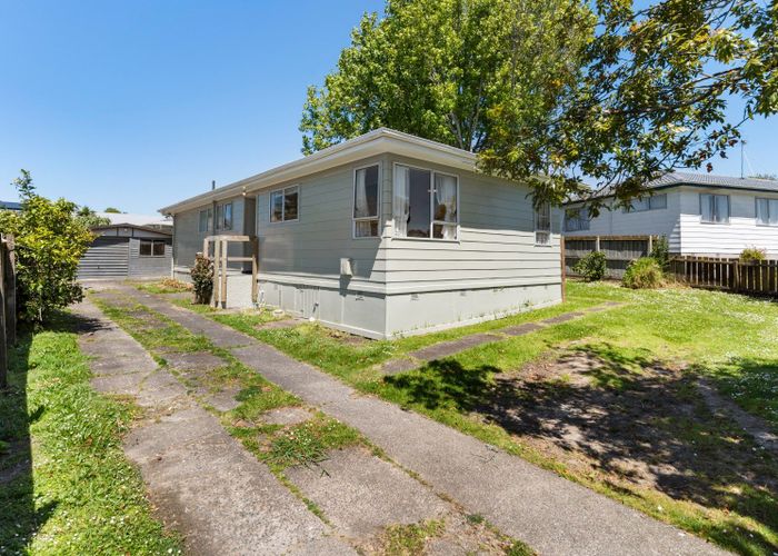  at 27 Becker Drive, Weymouth, Manukau City, Auckland