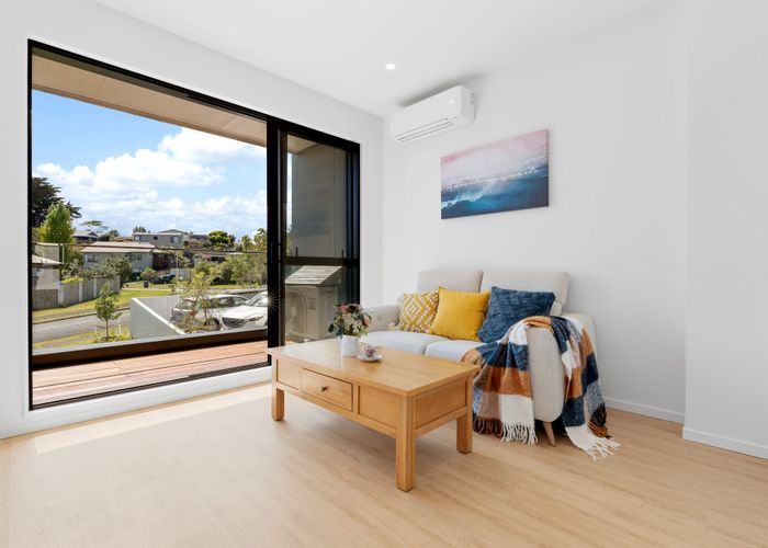  at 2/2 Flaunty Place, West Harbour, Waitakere City, Auckland