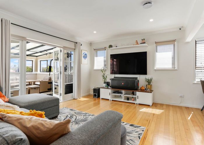  at 11 Swaffield Road, Papatoetoe, Auckland