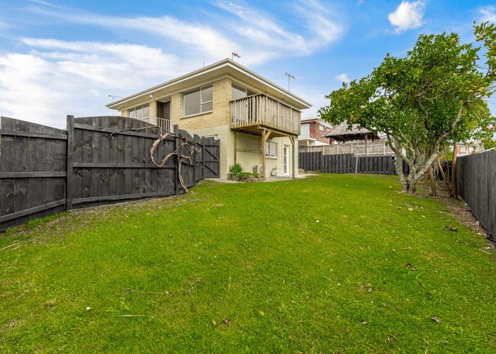  at 2/12 Jenelin Road, Glendene, Waitakere City, Auckland