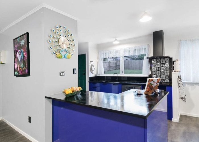  at 16 Thornlow Street, Glendene, Waitakere City, Auckland