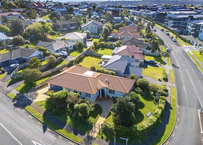  at 1 Bluebird Crescent, Unsworth Heights, North Shore City, Auckland