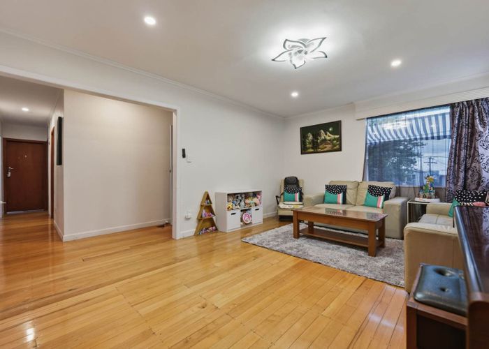  at 11 Humphrey Kemp Avenue, Henderson, Waitakere City, Auckland