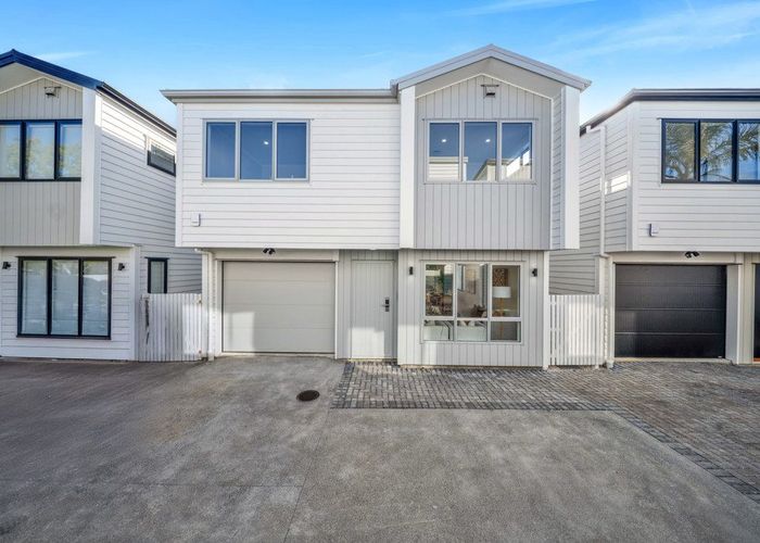  at 9D Glennandrew Drive, Half Moon Bay, Manukau City, Auckland