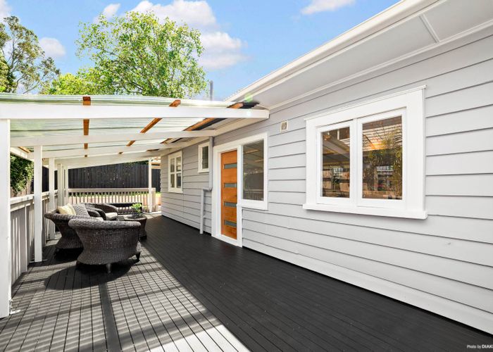  at 2/27 Peach Road, Glenfield, Auckland