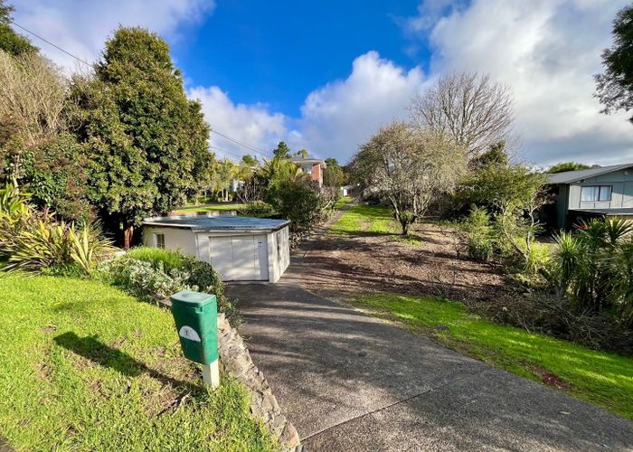  at 15 Pine Ave, Henderson, Waitakere City, Auckland
