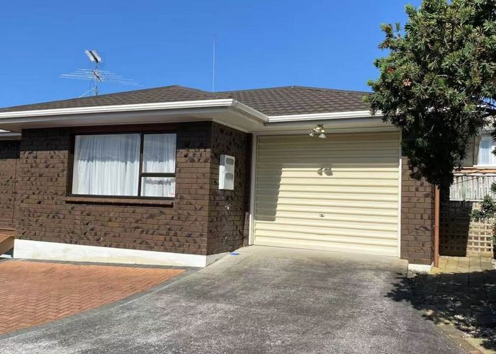  at 2/42 Abercrombie Street, Howick, Auckland